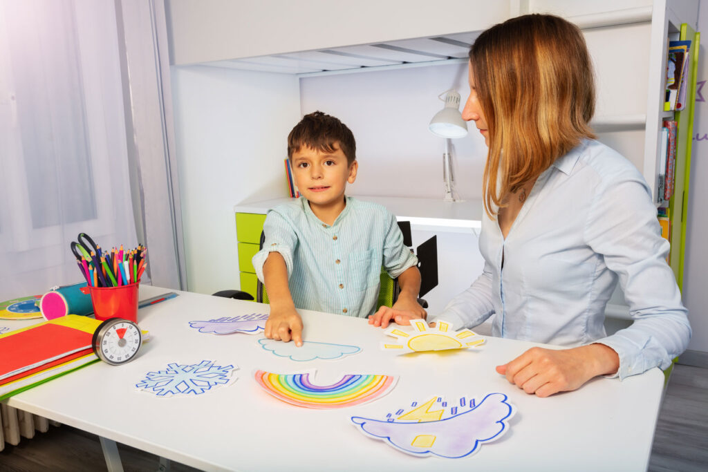 a specialist with a young child to set aba goals